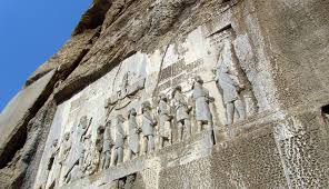 Acantilado De Behistun Persia Escritura Cuneiforme Trilingue Persa Antiguo Elamita Acadio Babilonio De Epoca Aqu Escritura Cuneiforme Dario I Escritura