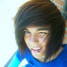 35 Cool Emo Hairstyles For Guys 2021 Guide Emo Hairstyles For Guys Cute Emo Boys Emo Hair
