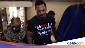 Tuntutan itu dibacakan pada sidang hari ini. Jadi Tersangka Jerinx Langsung Ditahan Di Kasus Idi Kacung Who