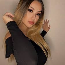 Alisha Rowan's Instagram, Twitter & Facebook