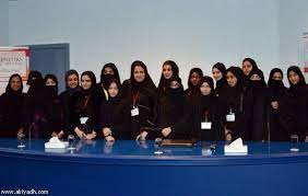غرفة جدة تستضيف الدورة التدريبية لرائدات الأعمال لتطوير مهارات التواصل jeddah fashion academic dress