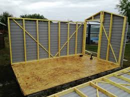 C'est une large gamme de modèles type structure en bois, charpente ou ossature bois, livré en kit, facile à monter et au meilleur prix ! Construction D Un Abri De Jardin Ossature Bois Sur Mesure A Biscarrosse Artisans Charpentiers Pour Construction Bois A Biscarrosse Constructions Bois Du Nord Des Landes