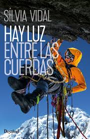 Sílvia Vidal publica «Hay luz entre las cuerdas»: un libro, una cosmovisión  y grandes paredes