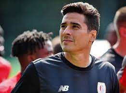 Франси́ско гилье́рмо очо́а мага́нья — мексиканский футболист, вратарь футбольного клуба «америка» (мехико) и сборной мексики. El Nuevo De Look De Memo Ochoa