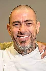 O chef henrique fogaça sofreu uma queda durante as gravações do masterchef brasil, reality show da band, onde ele é jurado. Henrique Fogaca Wikipedia A Enciclopedia Livre