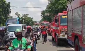 Tersedia loker untuk berbagai kalangan dari lulusan sma/smk, d3/s1, dan semua jurusan. Kebakaran Di Rawamangun Dua Warga Terluka Saat Berupaya Menyelamatkan Diri Poskota Co Id