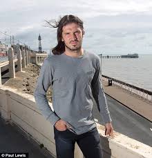 It is fair to say victor experienced a challenging but promising first season at united. Bojan Djordjic Blackpool Pay Manchester United Old Boy 90 A Week Daily Mail Online