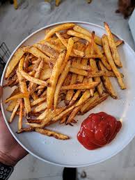 A professor at harvard says this should be the max number we eat with our burgers! 380 Calorie Air Fryer Garlic Parm French Fries Giant Target Plate For Scale Recipe In Comments 1200isplenty