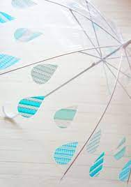 ジメジメ気分も憂鬱になりがちな梅雨も 可愛い傘があれば少しは気分もアガるはず シンプルな傘にとびきり楽しいアレンジで さすのが嬉しくなっちゃうような傘をdiyしてみませんか 傘 デザイン ビニール傘 傘