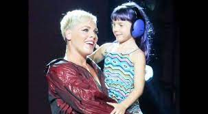 It was written by amy allen and mozella with production by a strut (ludwig söderberg). Pink S Daughter Willow Makes Billboard Debut With Duet Cover Me In Sunshine Entertainment News Wionews Com