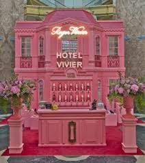 Roger Vivier Investit Les Galeries Lafayette Champs Elysees Galeries Lafayette Maison De The Roger Vivier