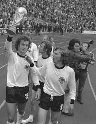 Duitsland heeft een flink thuisvoordeel in de groepsfase. Datei Finale Wereldkampioenschap Voetbal 1974 In Munchen West Duitsland Tegen Nederla Bestanddeelnr 927 3099 Cropped Jpg Wikipedia