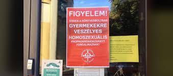 És mindezt természetesen saját zsebből fizettük, nem úgy, mint a. Elet Stilus A Legsotetebb Idoket Idezve Jelolik Meg A Konyvesboltokat A Homofobok Hvg Hu