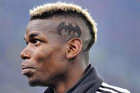 Anche mercoledì sera il francese ha stupito tutti con un'acconciatura molto originale. Pogba Che Capelli Per Juve Bayern Un Look Da Batman