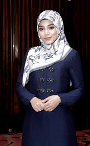 Mereka menciptakan baju muslim wanita dengan desain stylish, elegan namun tetap syari. Uyaina Arshad Remains Positive Despite Health Issue Nestia