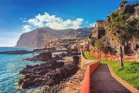Erkunden sie mit urlaub.de zum beispiel den tropischen garten in monte, den markt in funchal oder besichtigen sie den leuchtturm ponta do pargo. Madeira Urlaub Die Blumeninsel Im Atlantik Berge Meer