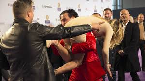 Doch was steckt hinter sophias partnerwahl und der. Echo Till Lindemann Nimmt Sophia Thomalla Auf Die Schulter