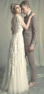 L'abito da sposa vintage è tendenzialmente in pizzo, tessuto di tendenza anche della prossima stagione. 1001 Idee Per Abiti Da Sposa Vintage Di Cui Innamorarsi Vintage Inspired Wedding Dresses Wedding Gowns Vintage Wedding Dress Trends