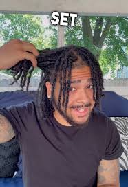 How Many Dreads Does Wavy Ad Have