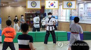 태권도 도장 ve 태권도장 arasındaki fark nedir?sadece örnek cümleler vermekten çekinmeyin. ì¤€ 3ë‹¨ê³„ì„œ 2ë‹¨ê³„ë¡œ íƒœê¶Œë„ìž¥ì— ê¸°í•©ì†Œë¦¬ ì—°í•©ë‰´ìŠ¤