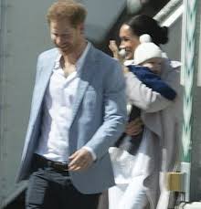 Wahrend Einer Zehntagigen Tour Durch Afrika Werden Neben Den Offiziellen Terminen Und Tollen Fotos Auch Die Prince Harry Meghan Markle Prince Harry Old Prince