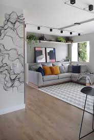 A Escolha Do Tapete Fez Toda A Diferenca No Contraste Com O Piso Vinilico Desta Sala De Estar Home Condo Interior Design Apartment Living Room