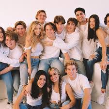 The Hype House Google Sok In 2020 Hype Friend Photoshoot Celebrities