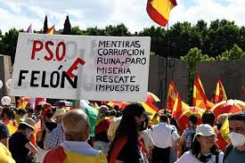 Más de 46.000 afiliados están llamados a elegir hoy al aspirante socialista a la presidencia de la junta de andalucía en las elecciones que deberían celebrarse a finales del año que viene, si. Manifestacion De Colon Miles De Personas Llenan La Plaza Para Protestar Contra Los Indultos A Los Lideres Del Proces Politica