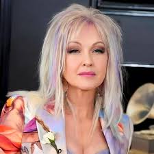 27 de noviembre de 1952. Nace Daryl Stuermer en Milwaukee, Wisconsin, EEUU.  Es un músico que toca la guitarra y el bajo para el grupo Genesis durante  sus actuaciones en vivo, y