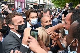 En déplacement dans la drôme dans le cadre d'une journée consacrée à la restauration, ce mardi, le président emmanuel macron a pris une gifle. H Jatqpoxcosbm