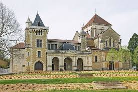 Chateau Et Basilique De Fontaine Les Dijon Http Www Frenchchateau Net Chateaux Of Bourgogne Chateau Et Basilique De Fontaine Les Basilique Dijon Bourgogne