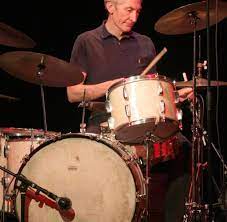He was born in kingsbury, uk, on this day in 1941.since joining the group in 1962, charlie has been in the. 70 Geburtstag Charlie Watts Das Bett Auf Dem Die Stones Liegen Welt