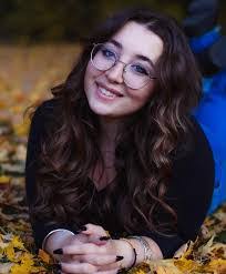 Kristin Maple's Instagram, Twitter & Facebook