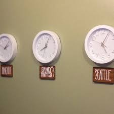 Would Be Cute To Do World Clocks For Lucy With Names Of Relatives Like Uncle Paul And Grandpa Franz Teaching Clock Travel Theme Classroom World Clock