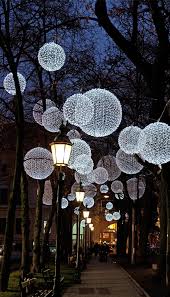 Deutsche bank ag 1 great winchester street ec2n 2db london great britain. Promenadeplatz Munchen Winterliche Lichtinstallation U Weihnachtsbeleuchtung
