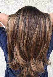 The Hair Color You Should Try This Fall According To Your Skin Tone Learn What Of This Fall S Aut Jennifer Aniston Hair Color Hair Styles Hair Color Caramel