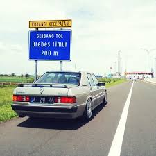 Tgif Safe Drive Bagi Pengendara Yang Punya Rencana Akhir Minggu Diluar Kota Happy Weekend From Pres Maul Mmaulana Id 190e Mercedes 190 Mercedes Indonesia