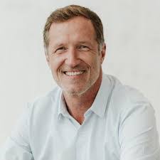 Denis Leonard's Instagram, Twitter & Facebook