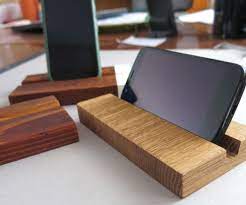 Next lay out the angles of the tail to your own liking and put square lines across the end grain. Diy Wooden Phone Stand Diy Phone Holder Diy Phone Stand Diy Wooden Phone Stand