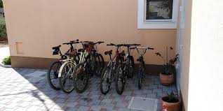 Dvorac vitturi, lušiško brce 5 21 215 kaštel lukšić tel/fax: Ferienwohnungen Kastela Ferienwohnung Periska Direkt Kroatien De