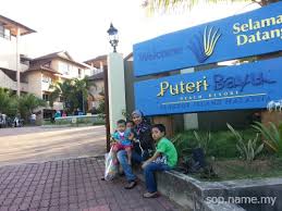 A tea/coffee maker, a fridge and. Klebang Beach Resort Berhantu