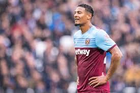 Formé à l'aj auxerre, il est devenu cet été la recrue la plus chère de l'histoire de west ham united. The Sebastien Haller Conundrum Posing Questions Of West Ham Manager Manuel Pellegrini Football London