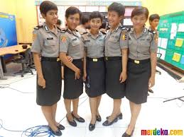 366 x 400 · jpeg. Foto Potret Bripda Eka Polwan Berprestasi Nyambi Jadi Tukang Tambal Ban Merdeka Com
