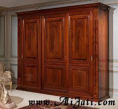 Dengan plitur warna coklat dan ukiran yang cantik, kursi jati ini akan membuat siapapun merasa dengan plitur coklat yang mengkilap, kursi jati ini tidak hanya menampilkan kesan klasik tapi juga. Almari Baju 3 Pintu Sleadig Warna Coklat Tua