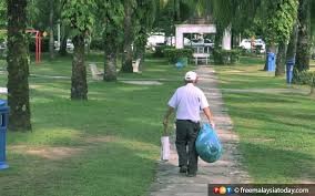 Alternatively, drive to ministry of foreign affair through lebuh ehsan. Meet The 84 Year Old Who Keeps Puchong Park Clean Free Malaysia Today Fmt