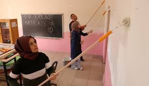 Rüyada badanacı görmek ise oturulan evin satılması anlamına gelir. Ruyada Boya Badana Yapmak Mobilya