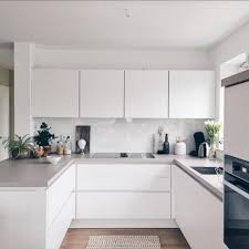 Harmonische Hellgraue Arbeitsplatte Wohnung Kuche Haus Kuchen Kuchen Design