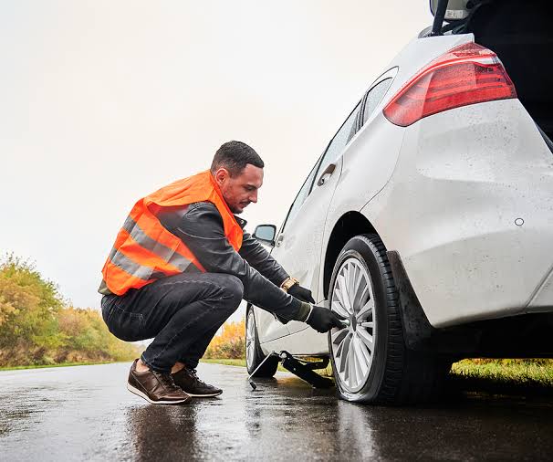 Understanding the Basics: What to Expect from Roadside Assistance Service -  Zore's Towing Blog of IndianaZore's Towing Blog of Indiana
