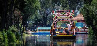 Today, as in centuries past, canals surround raised agricultural fields called chinampas. 8 Reasons Why You Need To Visit The Floating Gardens Of Xochimilco Mexico City