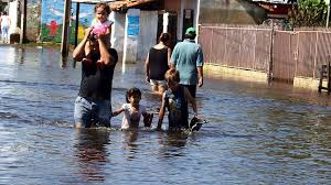 Da<s hat mit dummheit nichts zutun. Tausende Menschen In Paraguay Obdachlos Fm1today